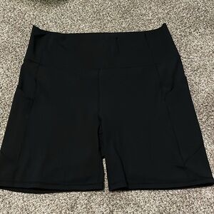 Fabletics PureLuxe Bike Shorts XL, EUC with pockets